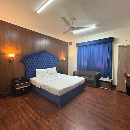 Orbit Residency F-7 Hotel Islamabad Bagian luar foto