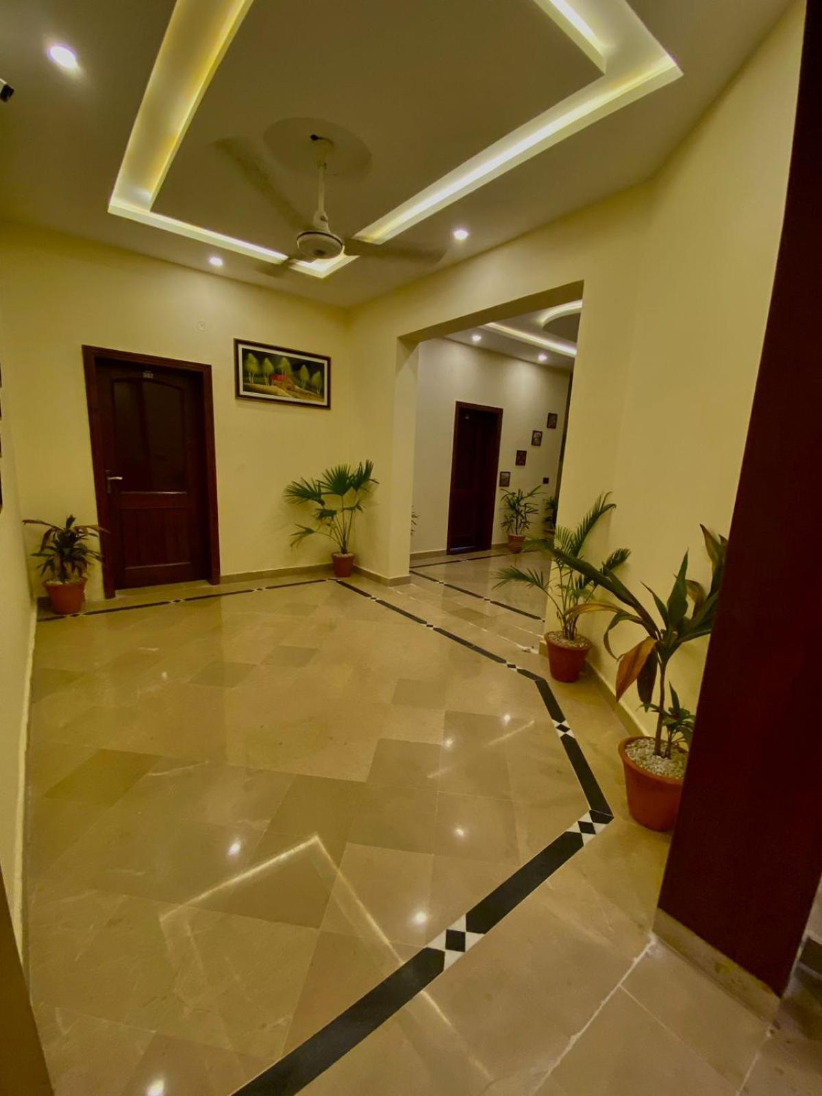 Orbit Residency F-7 Hotel Islamabad Bagian luar foto