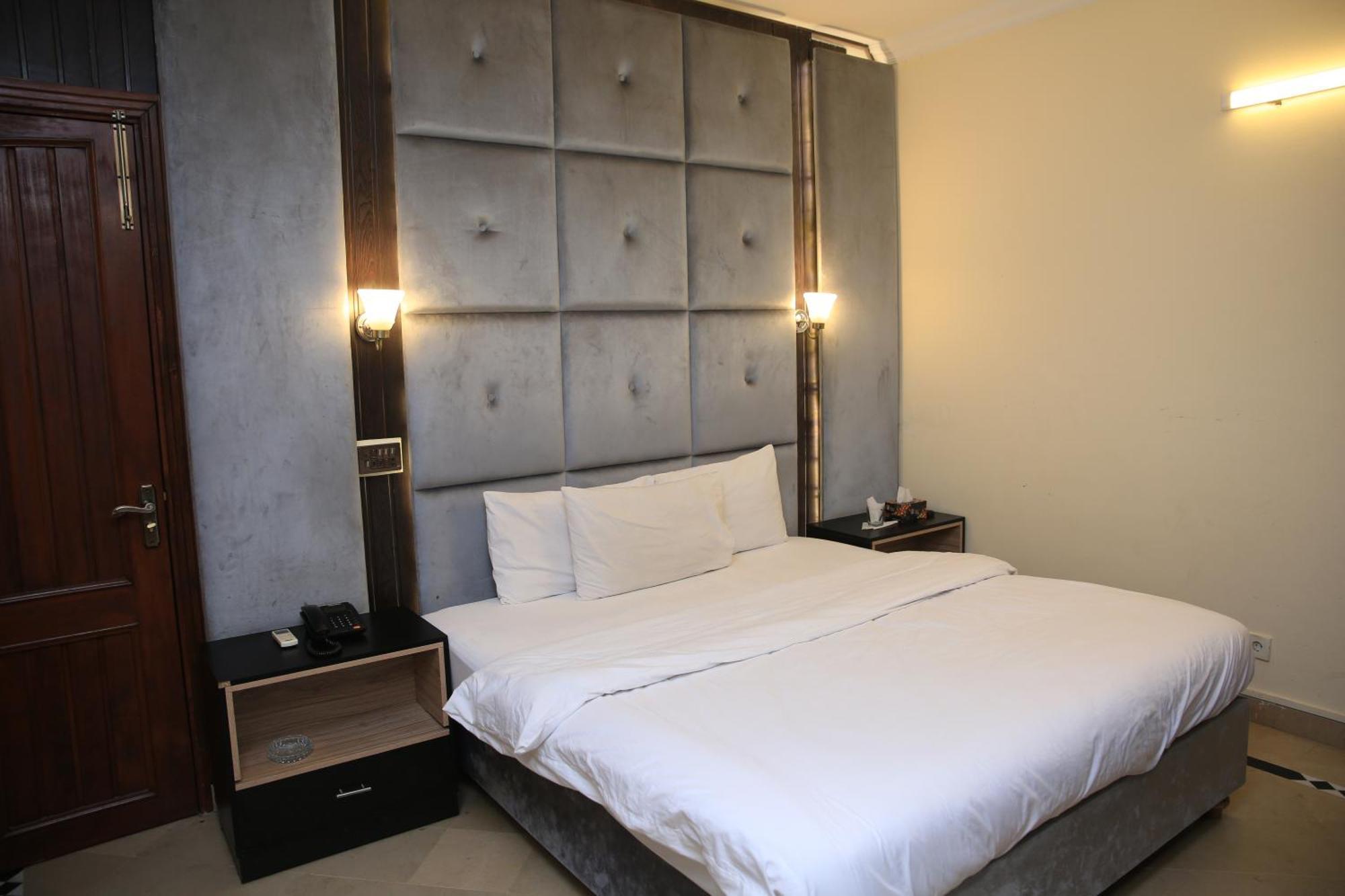 Orbit Residency F-7 Hotel Islamabad Bagian luar foto