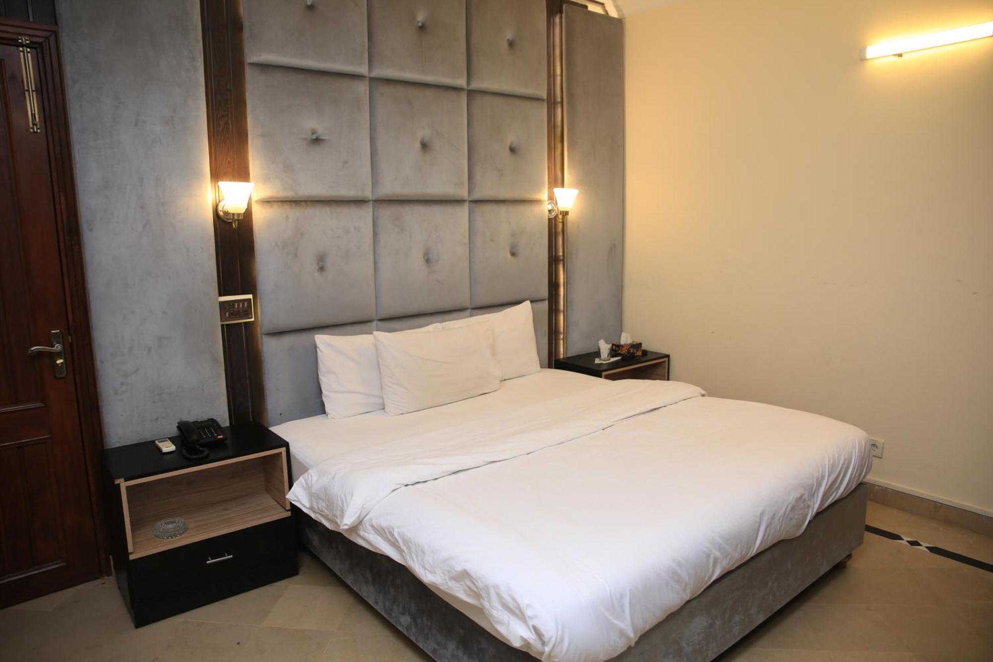 Orbit Residency F-7 Hotel Islamabad Bagian luar foto