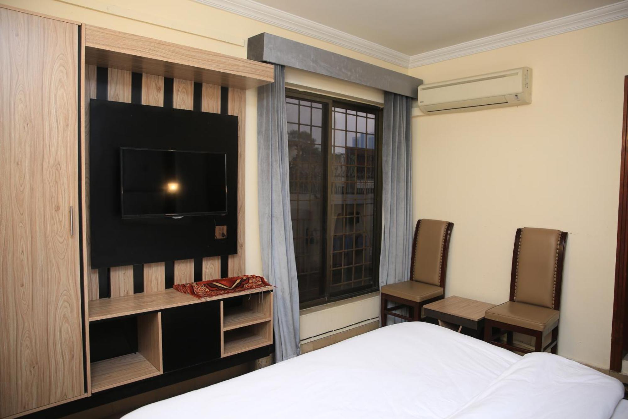 Orbit Residency F-7 Hotel Islamabad Bagian luar foto