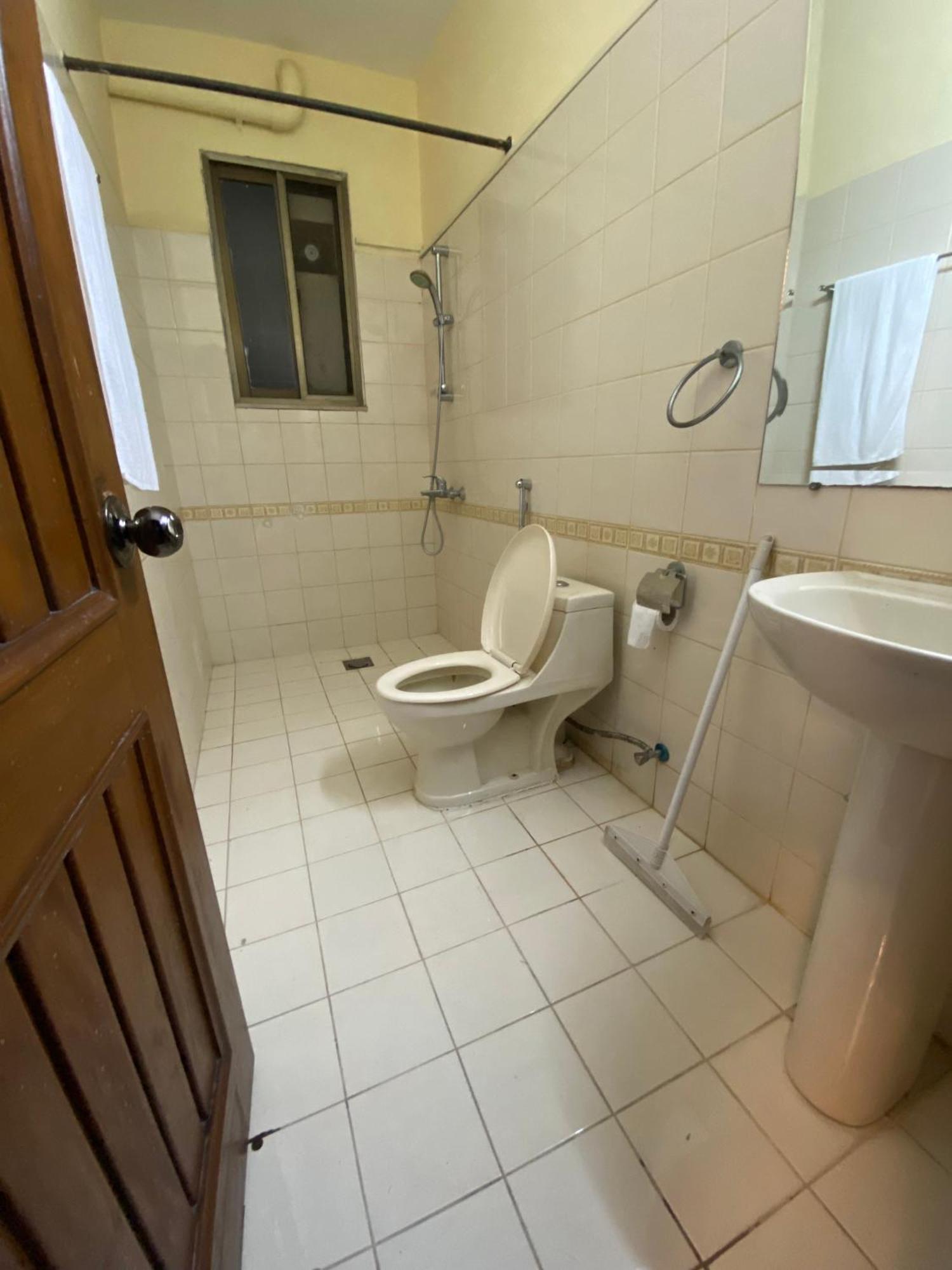 Orbit Residency F-7 Hotel Islamabad Bagian luar foto