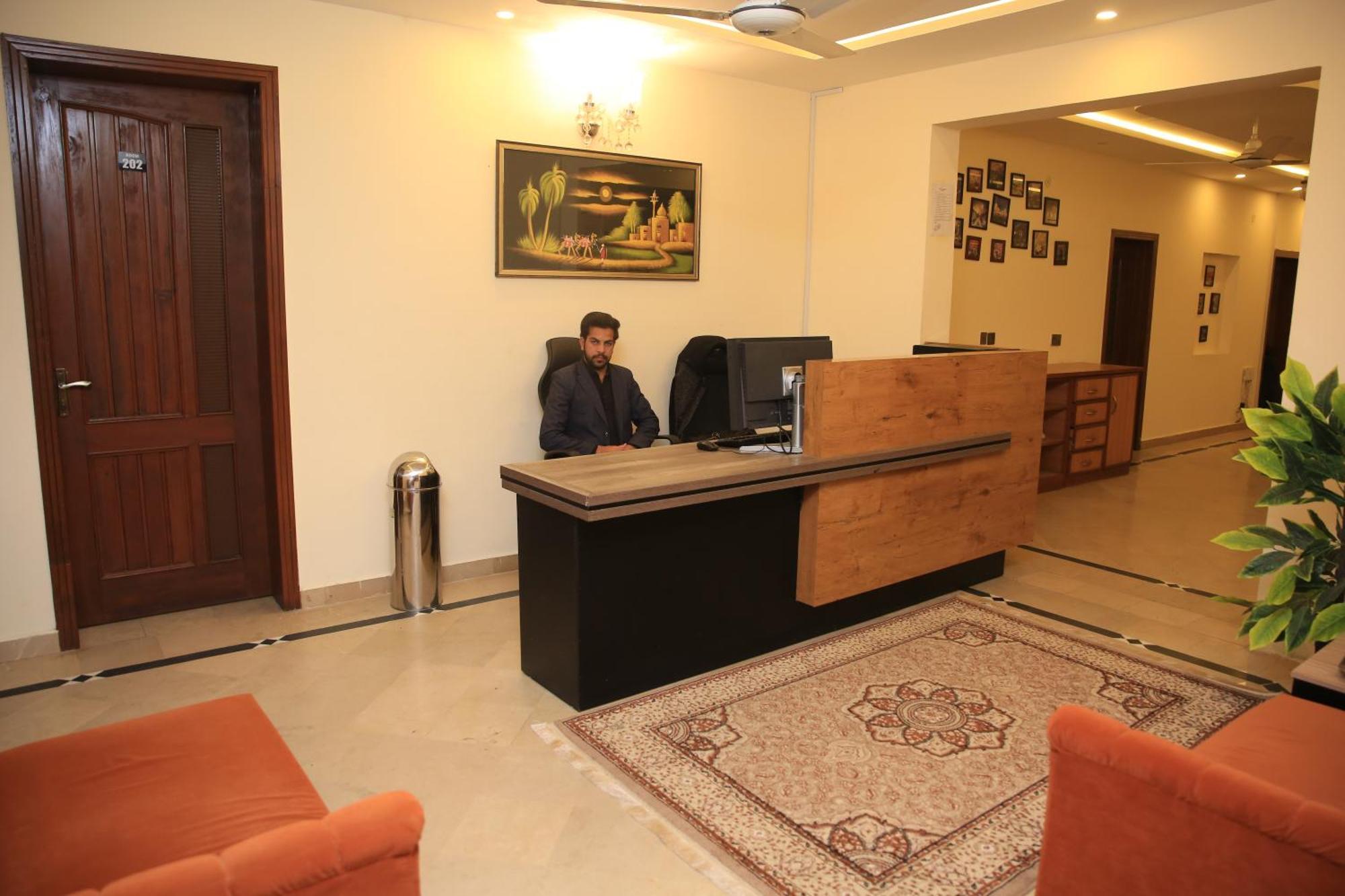 Orbit Residency F-7 Hotel Islamabad Bagian luar foto