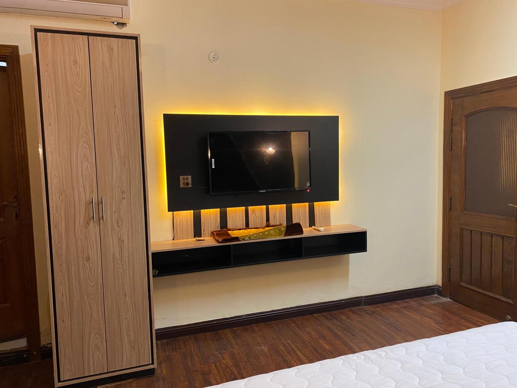 Orbit Residency F-7 Hotel Islamabad Bagian luar foto
