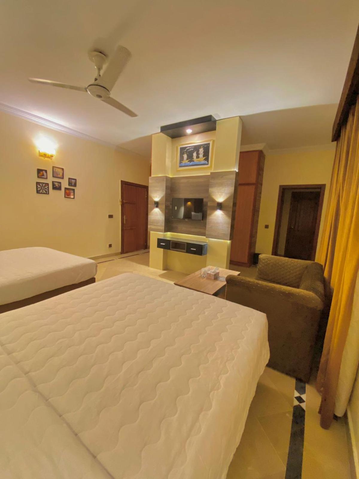 Orbit Residency F-7 Hotel Islamabad Bagian luar foto