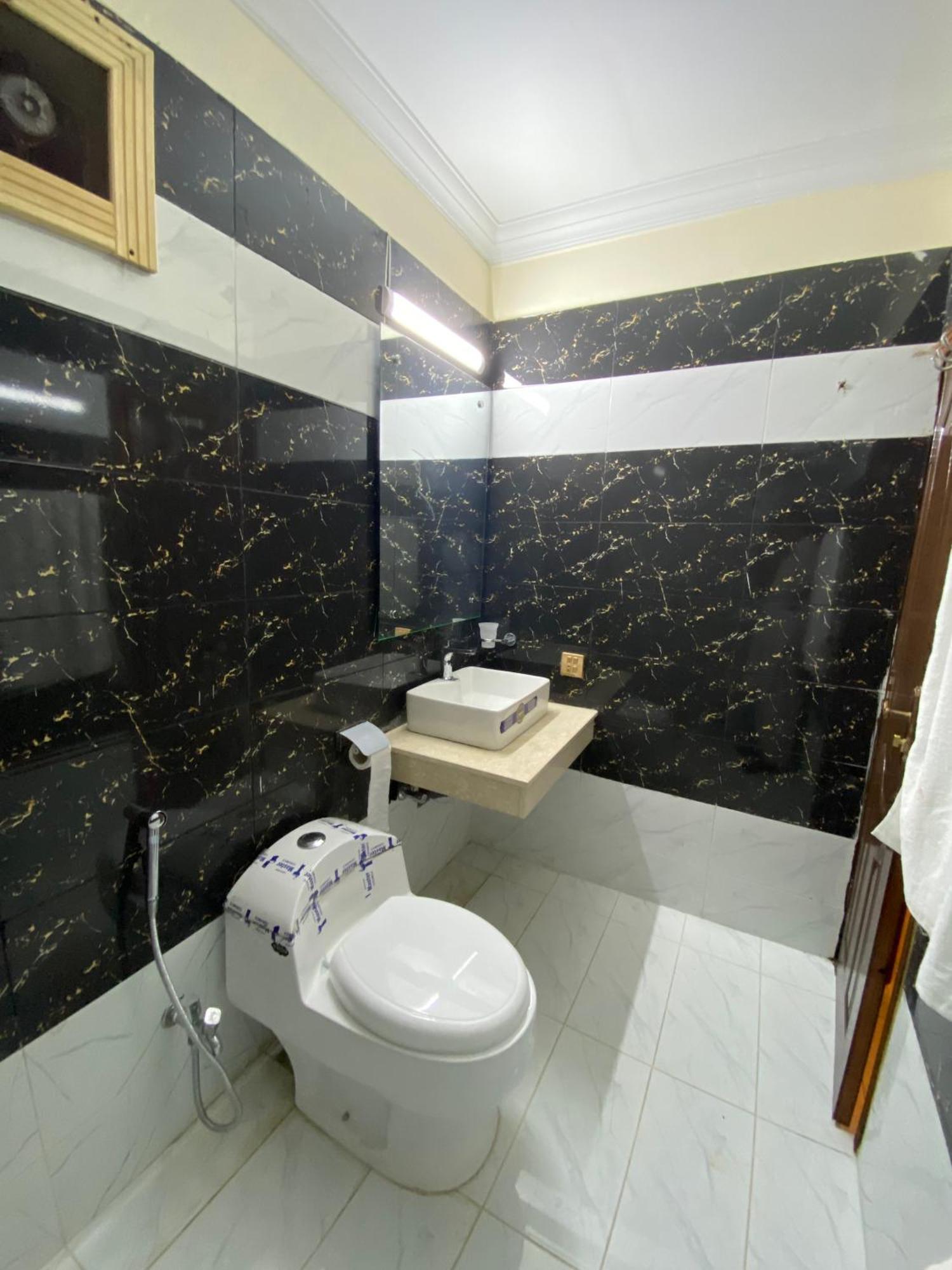 Orbit Residency F-7 Hotel Islamabad Bagian luar foto