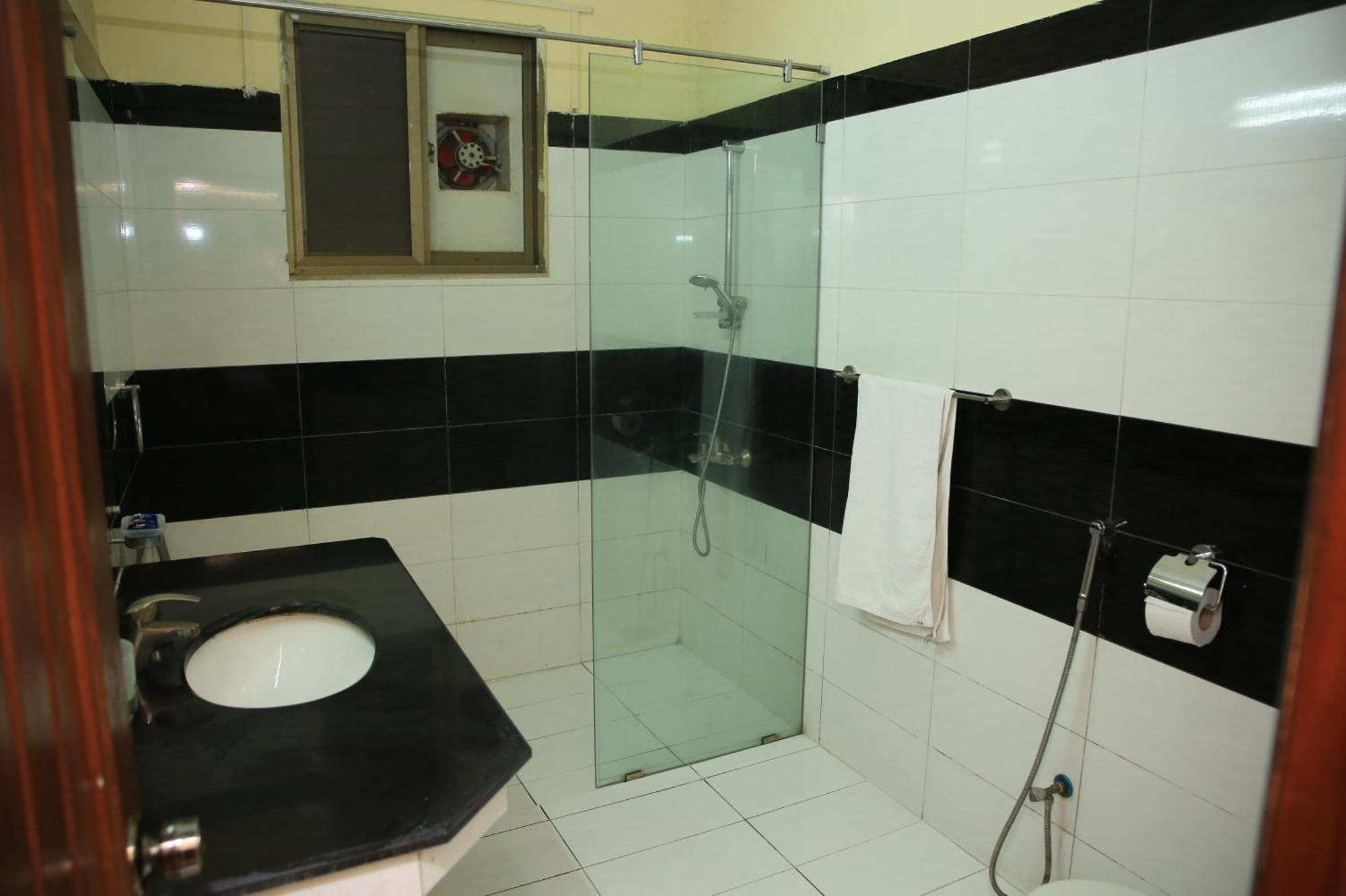 Orbit Residency F-7 Hotel Islamabad Bagian luar foto