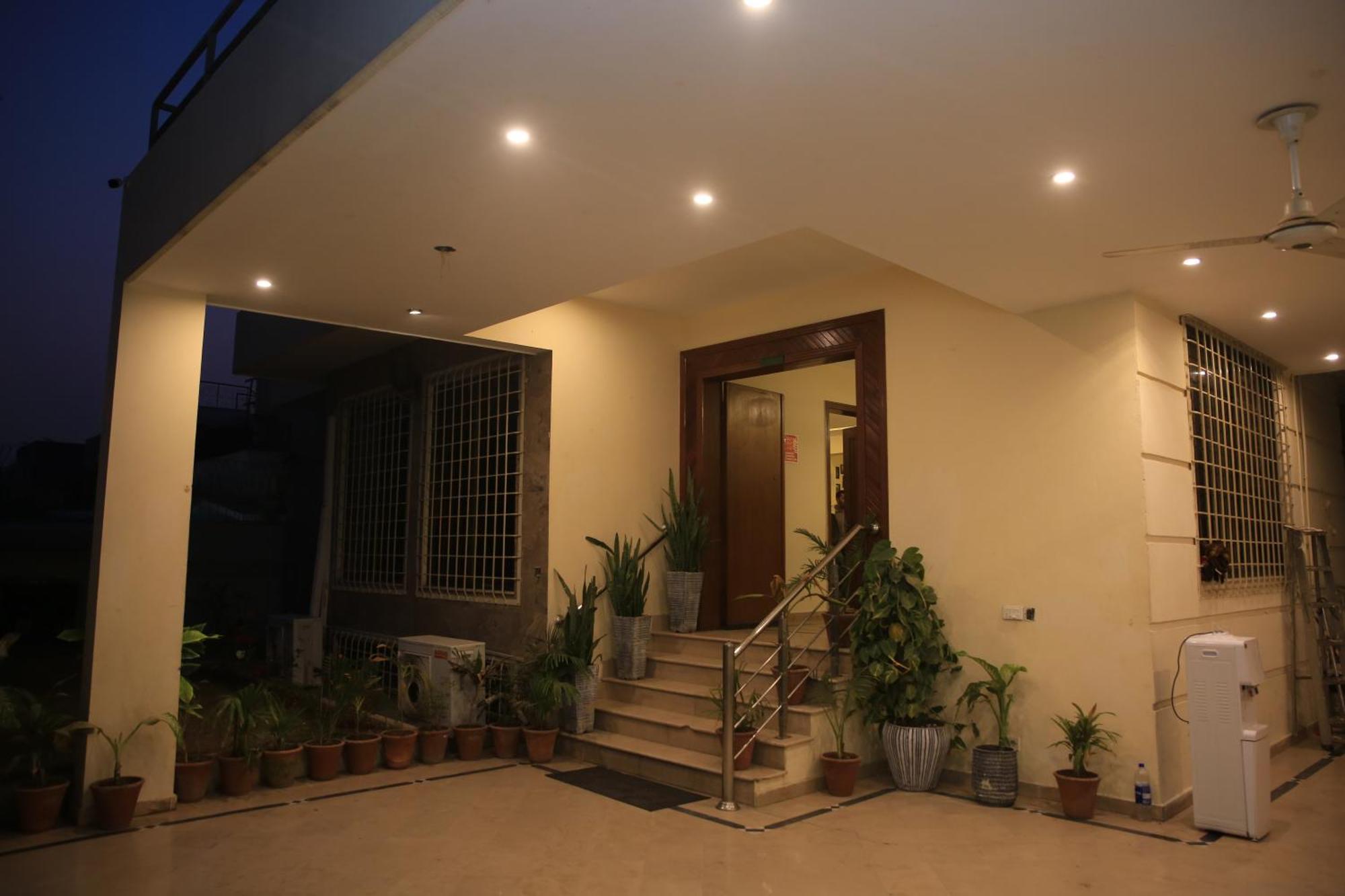 Orbit Residency F-7 Hotel Islamabad Bagian luar foto