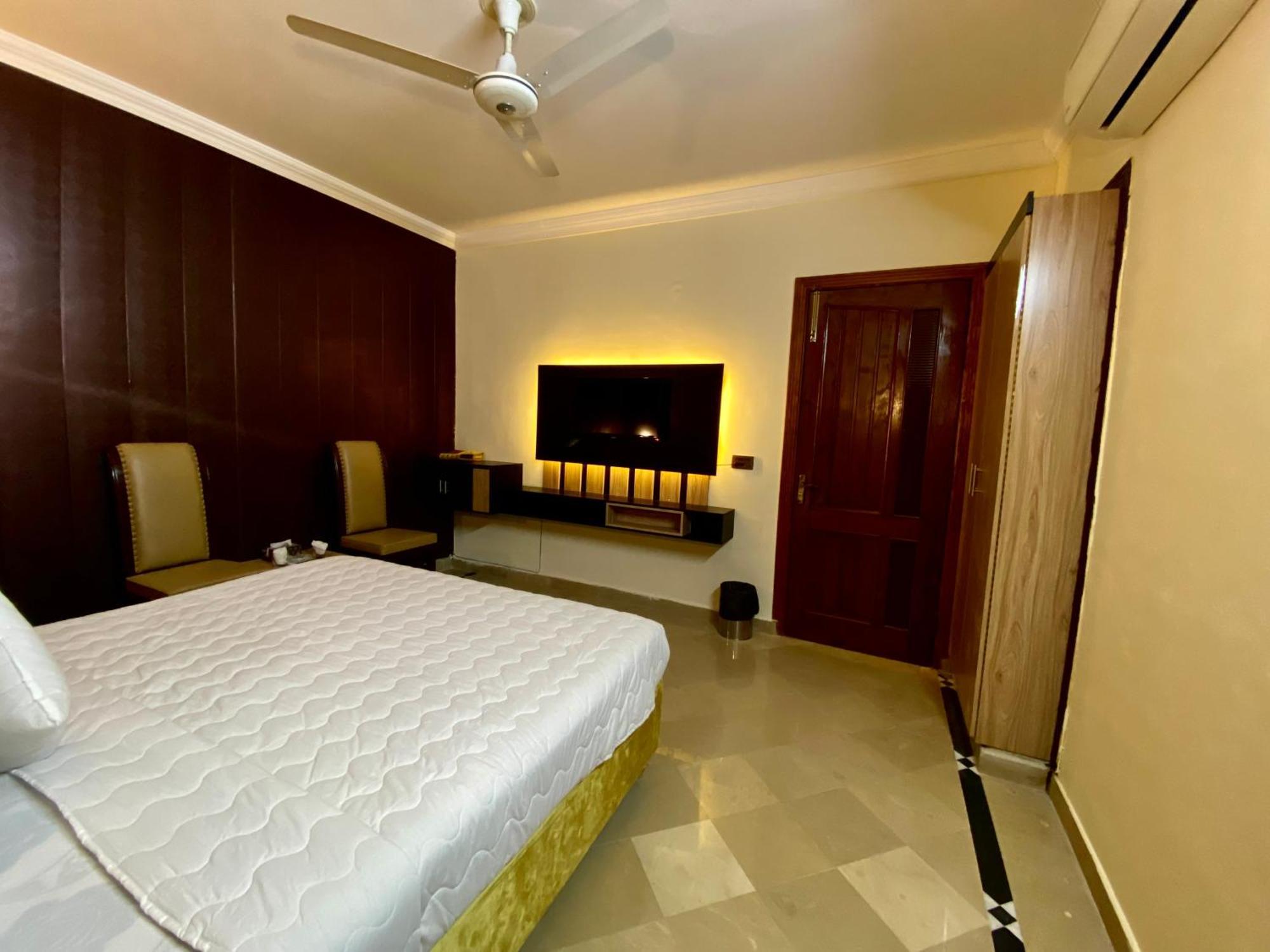 Orbit Residency F-7 Hotel Islamabad Bagian luar foto