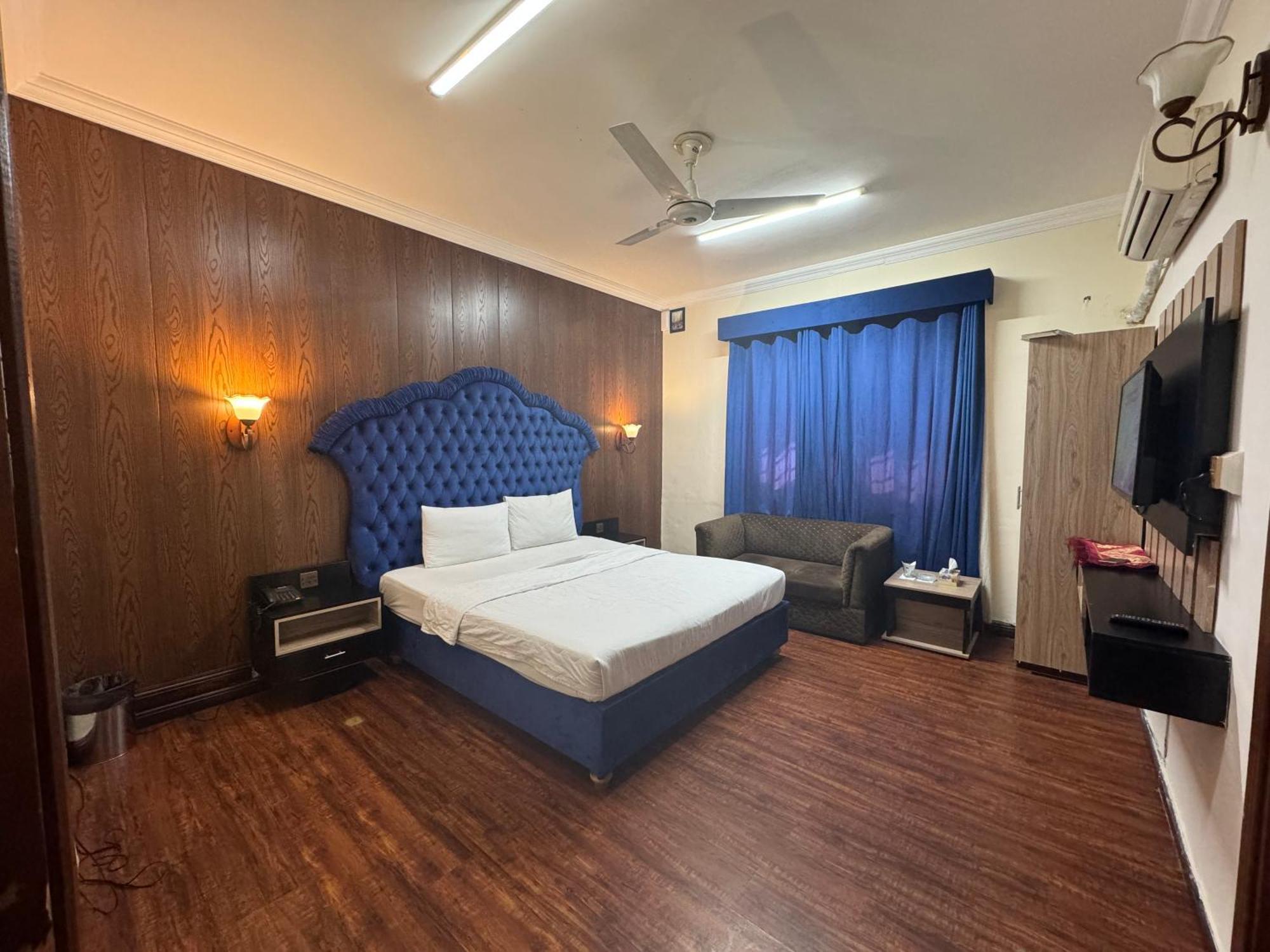 Orbit Residency F-7 Hotel Islamabad Bagian luar foto