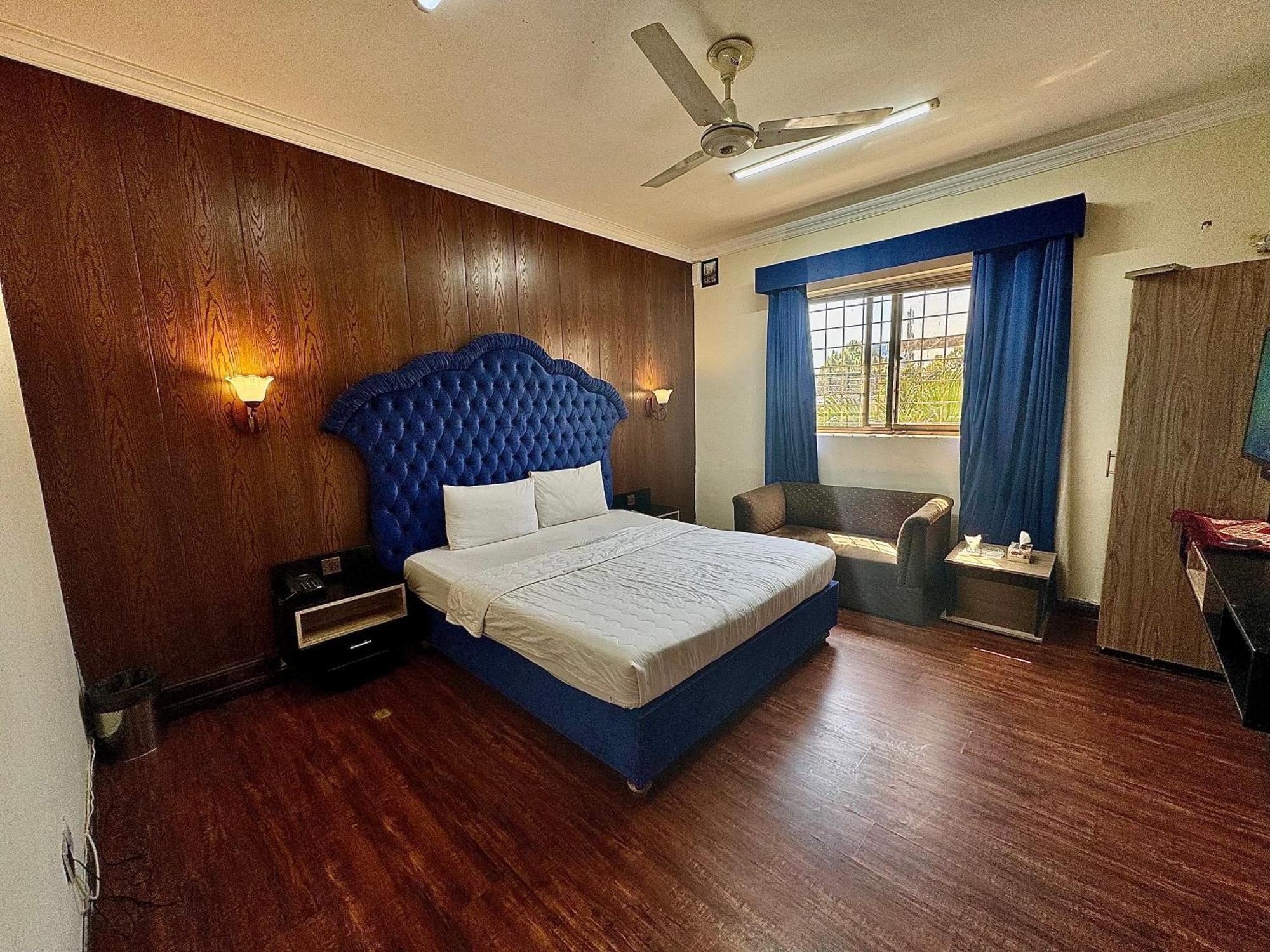 Orbit Residency F-7 Hotel Islamabad Bagian luar foto